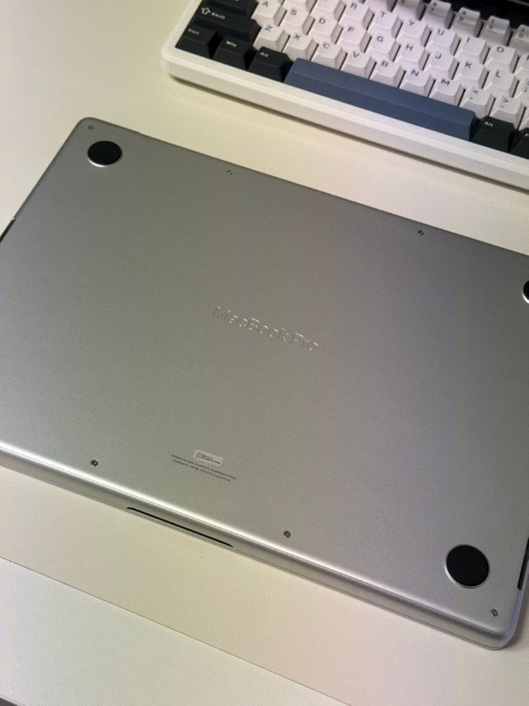 맥북 프로 M4 14인치 실버 (16gb,512gb) 무하자 이미지