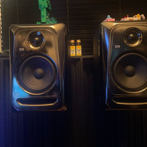 한정판 KRK Rokit5 스피커 1조 + 스피커 스탠드 이미지