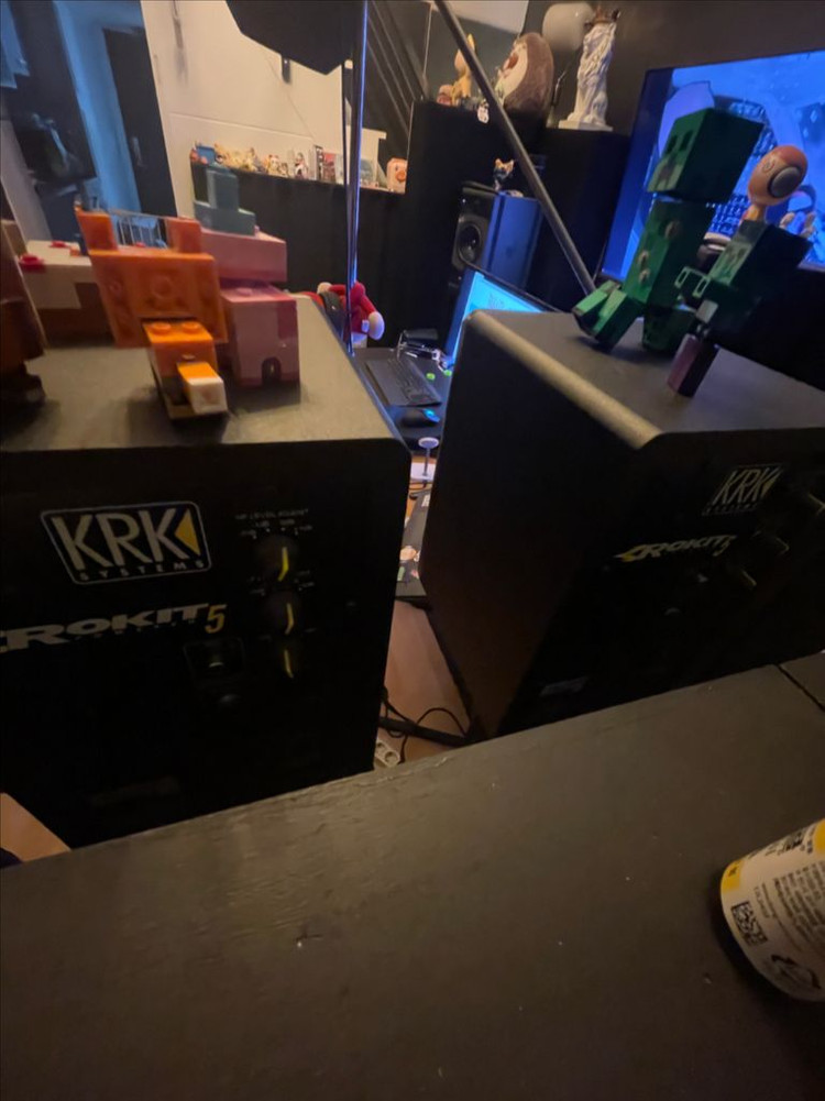 한정판 KRK Rokit5 스피커 1조 + 스피커 스탠드 이미지