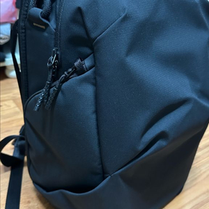 피지테크 원고 라이트 백팩 16L 팝니다