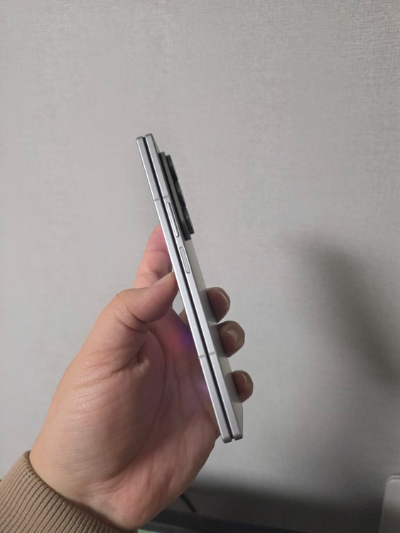 갤럭시 Z폴드7 실버쉐도우 512기가 SS급 팔아요~ 이미지