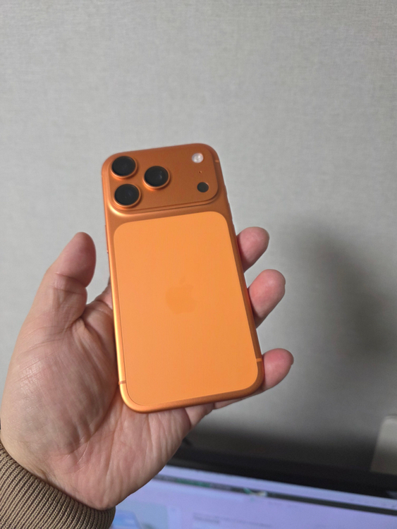 아이폰17프로 오렌지 256기가 SS급 팝니다(배터리100%)--1