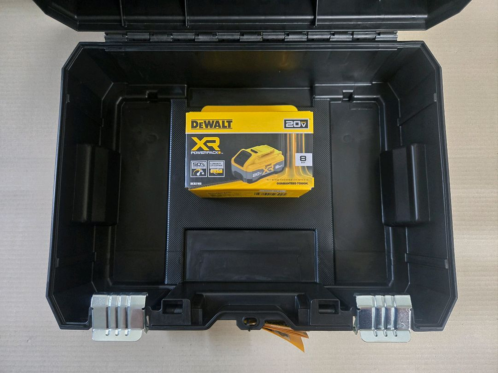 디월트 정품 dcb2108 티스텍케이스 국내정발품 파워팩8ah배터리 디월트배터리 디월트밧데리 디월트그라인더 케이스--1