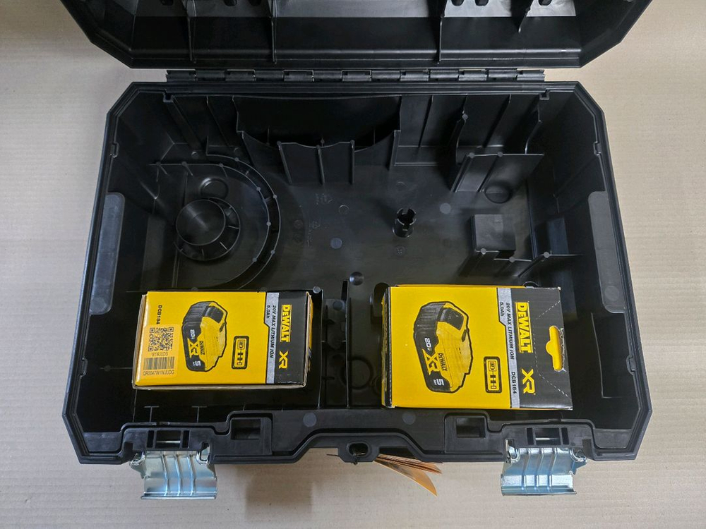 디월트 정품 dcb184 2개 티스텍케이스 국내정발품 디월트정품밧데리 디월트배터리 디월트밧데리 디월트그라인더케이스--1