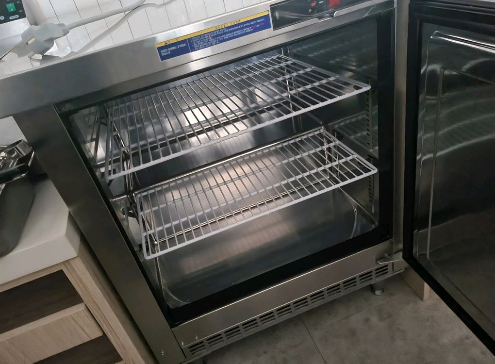 부성 간냉식 S급입니다 상부 필ㄴ테이블냉동고 부성 700 상부 필름도 그대로있습니다 올냉동 B070CB-1ROOS---2