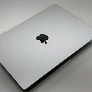 M5 맥북프로 14인치 실버 판매 (배터리 100%)
