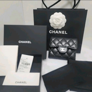 샤넬 클래식 스몰 플랩 지갑 블랙 은장