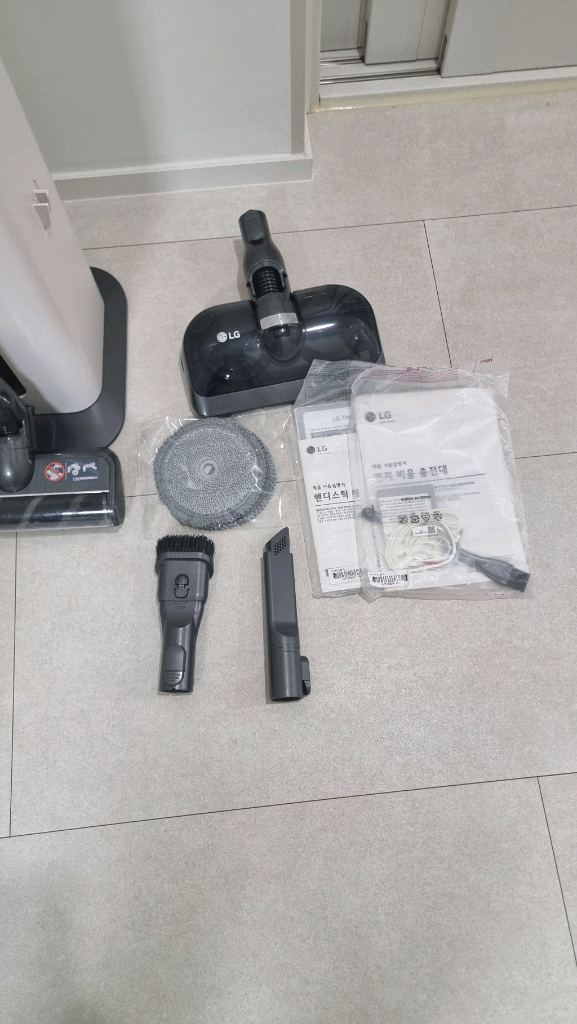 LG오브제 무선청소기 풀세트 판매합니다--2