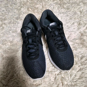 나이키 레볼루션 런닝화 270사이즈