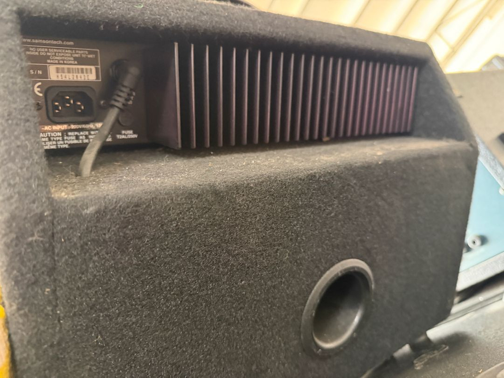 Hartke Kickback 10 (하트키 킥백 10) 유형: 베이스 기타용 콤보 앰프 이미지