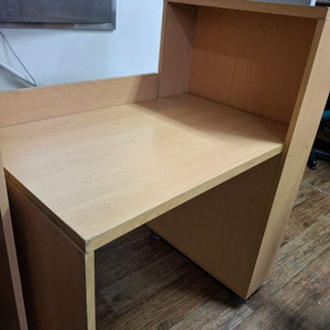 책상 겸 독서실 책상 수량 많음