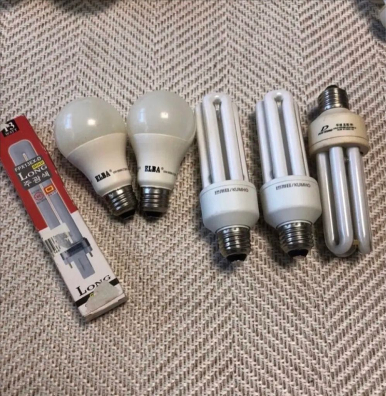 서울 인테리어 형광등 볼전구 여러개 등등 이미지