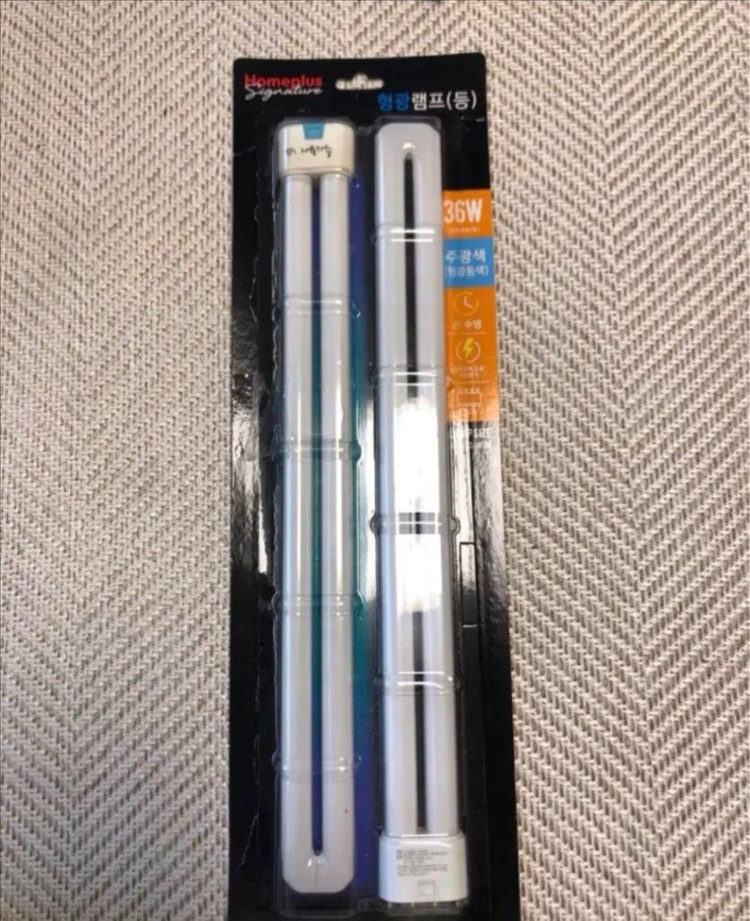 서울 인테리어 형광등 볼전구 여러개 등등 이미지