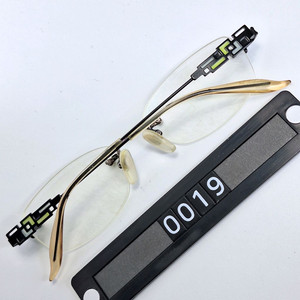 일본 빈티지 실버 무테 안경 클래식 미니멀 안경테 아이웨어 수입 깔끔한 실루엣 데일리 남녀공용 미니멀리즘 패션 이미지