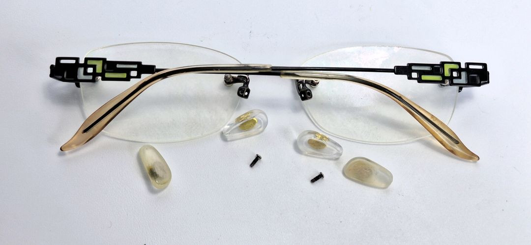 일본 빈티지 실버 무테 안경 클래식 미니멀 안경테 아이웨어 수입 깔끔한 실루엣 데일리 남녀공용 미니멀리즘 패션 이미지