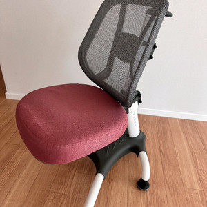 니스툴그로우 의자