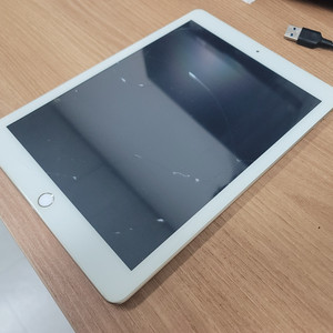 아이패드 5세대 128기가 액정 파손