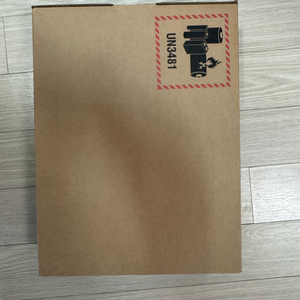 맥북 에어 m4 13인치 512gb 미개봉 새상품 팝니다.