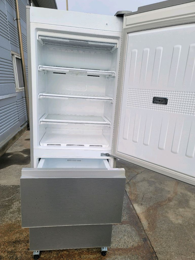 무료배송설치 2019,9제조 딤채 330L 김치냉장고 작동잘돼요(청소완료)--1