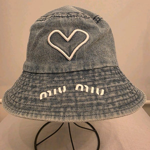 미우미우 데님 하트 버킷햇