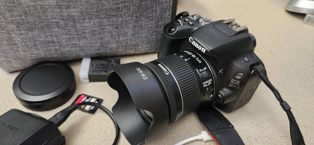 캐논 EOS 200D &EF-S 18-55 IS STM 렌즈 풀셋 팝니다--2