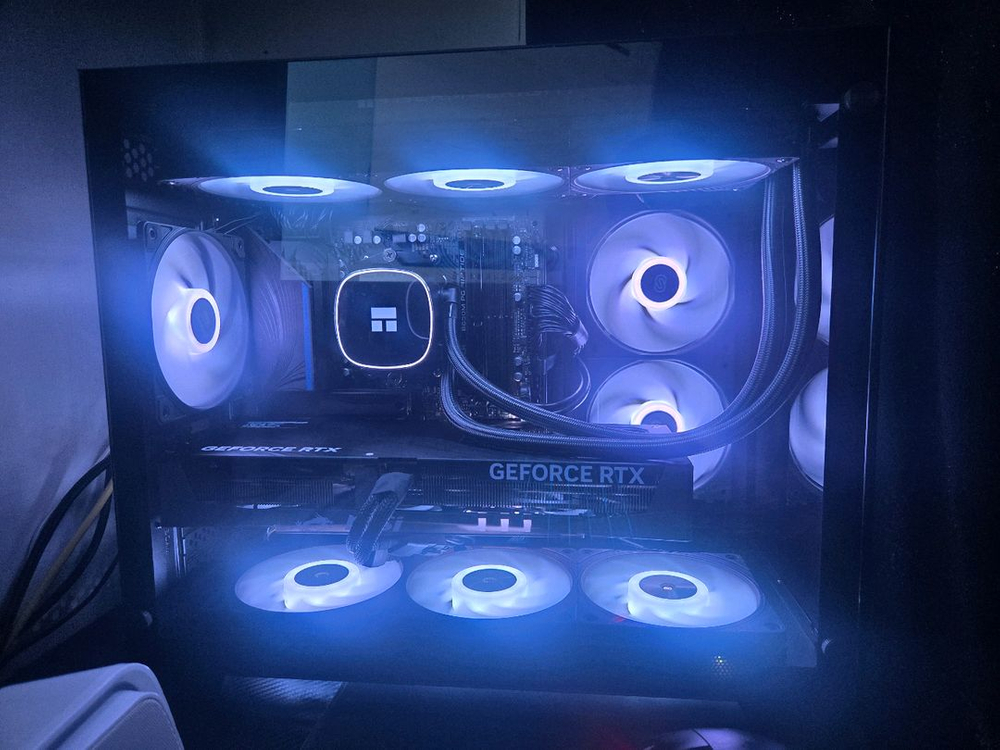 라이젠 7800X3D RTX 5070 32G 1TB 게이밍 컴퓨터 PC 본체--1