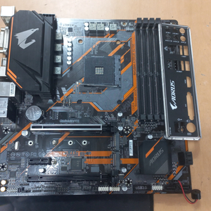 기가바이트 b450m aorus elite 메인보드 팝니다.