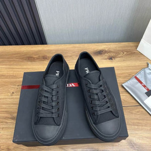 프라다 험프 스니커즈