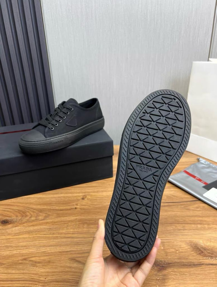 프라다 험프 스니커즈--6