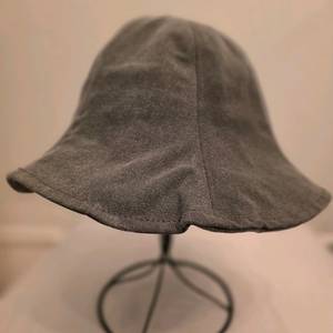 회색 코튼 벙거지 모자