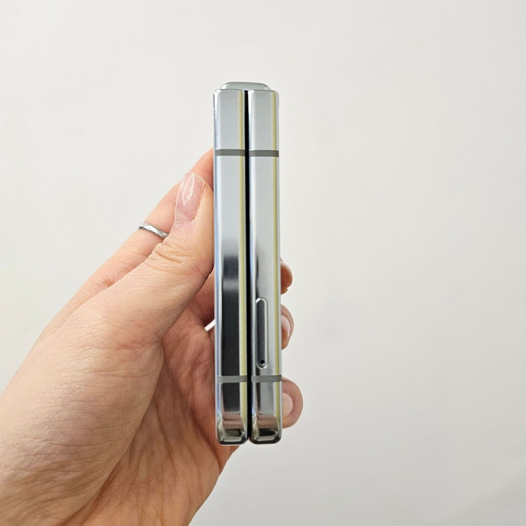 갤럭시 Z플립5 / S급 / 3-21--2