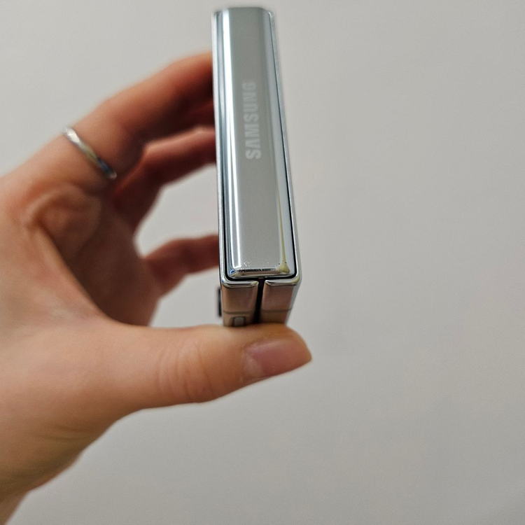 갤럭시 Z플립5 / S급 / 3-21--6