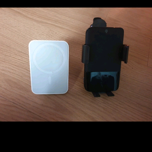 차량용 무선충전거치대