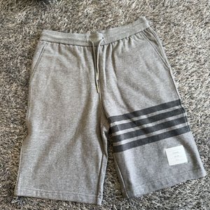 톰브라운 4바 스트라이프 남성반바지 2사이즈