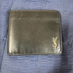 생로랑 타이니 모노그램 반지갑 607727 판매합니다