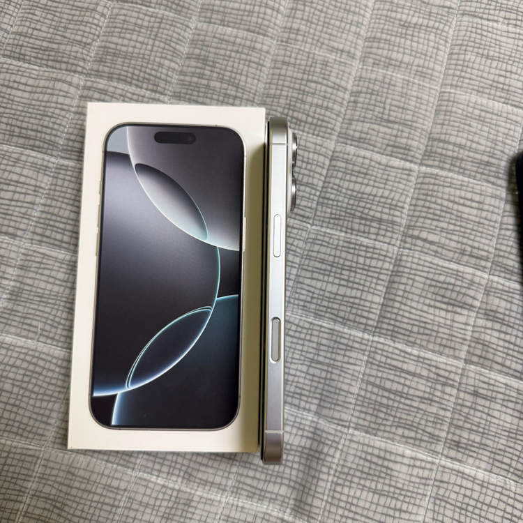 아이폰 16프로 화이트 256--1