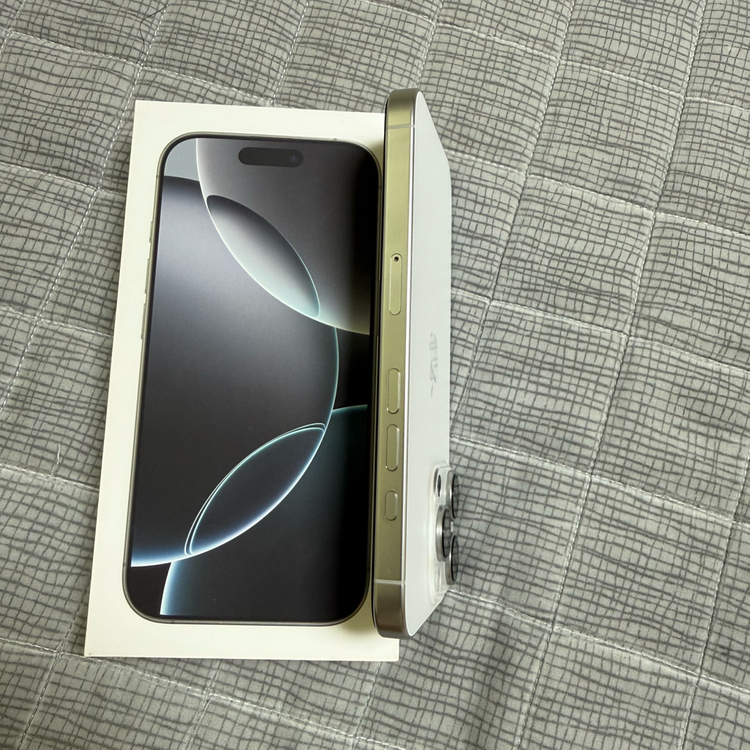 아이폰 16프로 화이트 256--3