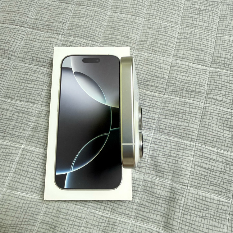 아이폰 16프로 화이트 256--4