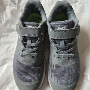 나이키 필라 운동화 220