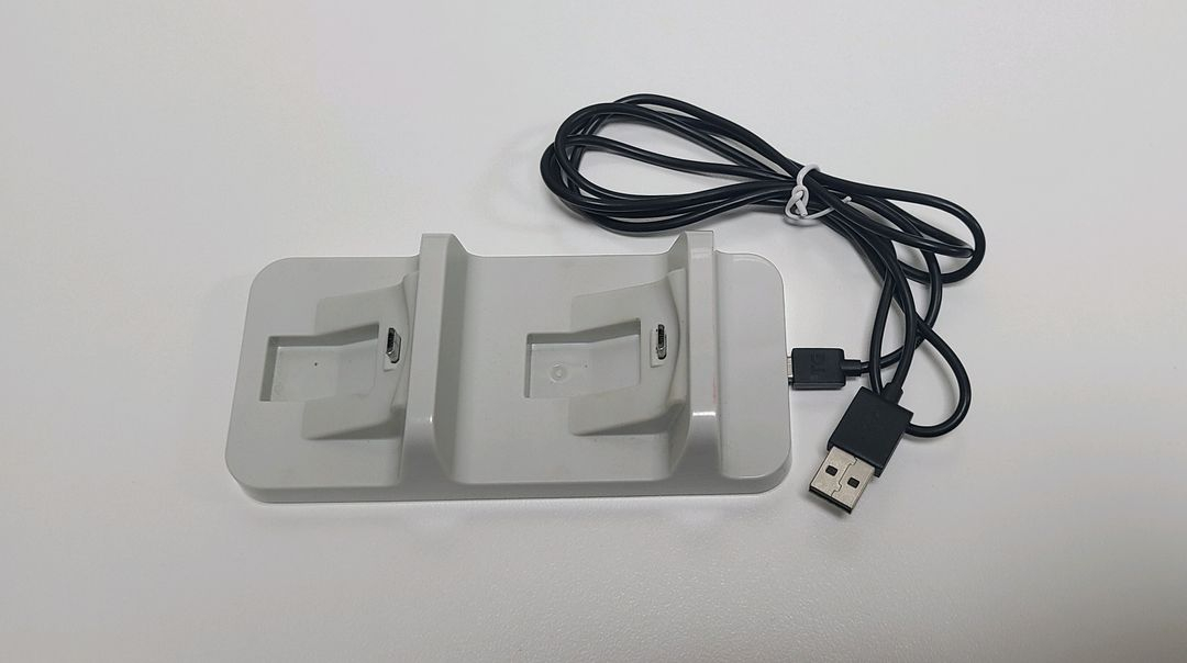 플스4용(PS4) 듀얼쇼크 4 컨트롤러 2개, 충전거치대 세트 판매--3