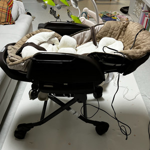 콤비 네무리라 전동 아기 바운서