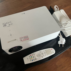 LG시네빔 4K프로젝터 HU70LA 이미지