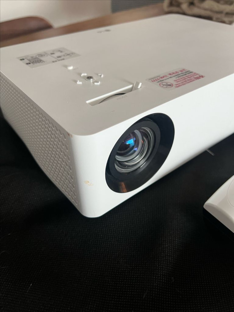 LG시네빔 4K프로젝터 HU70LA 이미지