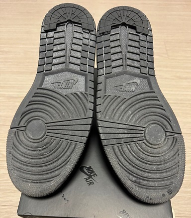 트래비스 스캇 X 에어 조던 1 로우 OG 블랙팬텀--1