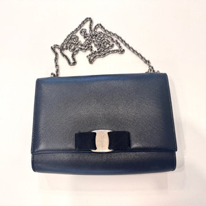 페라가모 체인크로스백 이미지