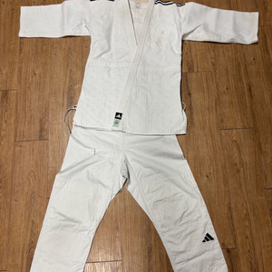 아디다스 유도복 이미지