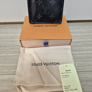 루이비통 슬렌더 월릿 모노그램 이클립스 반지갑 풀박스 팝니다