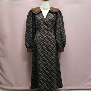 oni studio 브라운 프릴카라 체크 롱원피스