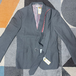 톰브라운 시그니처 미드그레이 정장 자켓 이미지