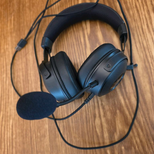 레이저 KRAKEN V3 HYPERSENSE 유선헤드셋 팝니다.